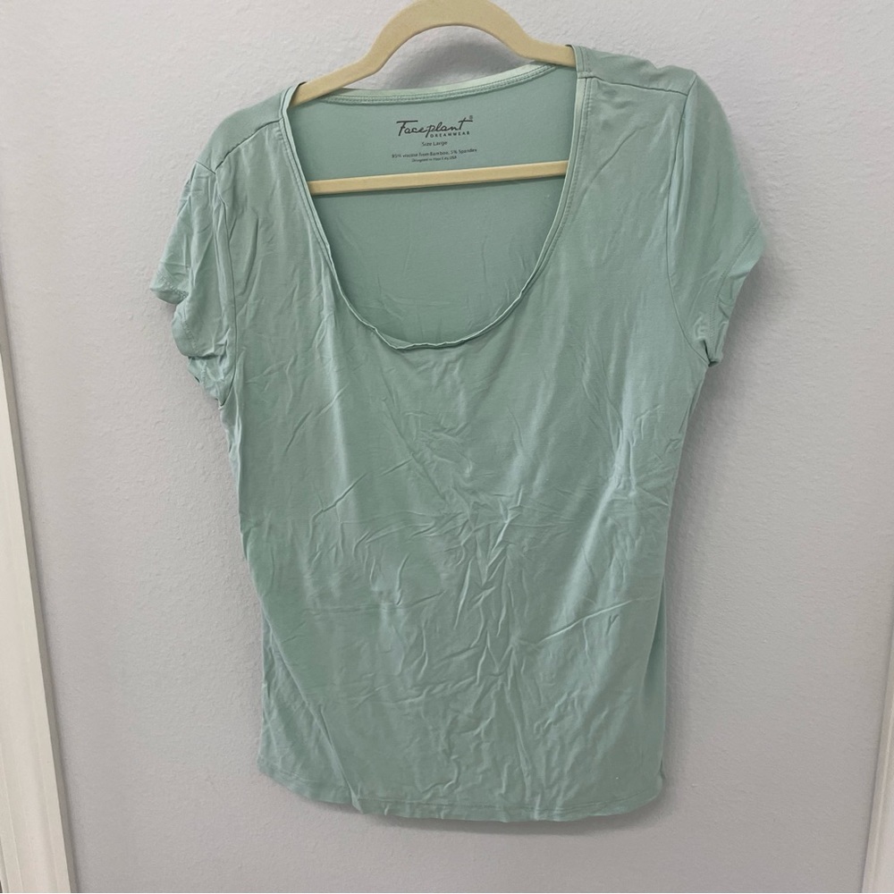 Faceplant Dreamwear size L. Mint in color